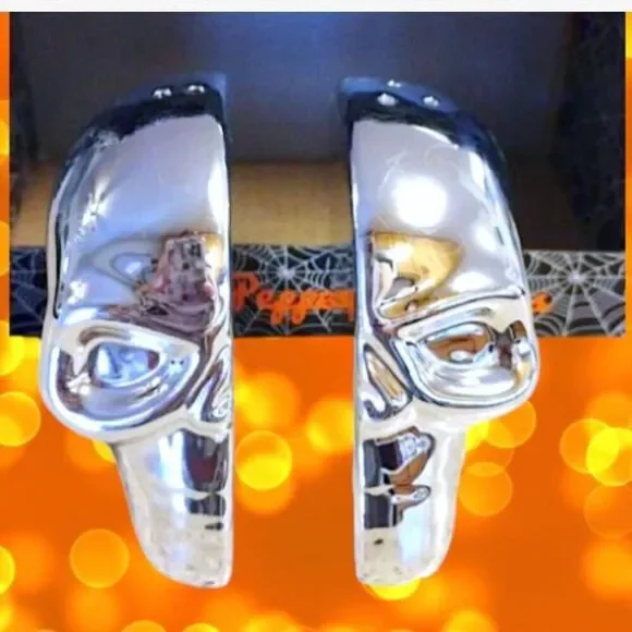 Halloween Mirrored Skull Salt and Pepper Shakers Set NWT - Picture 3 of 12